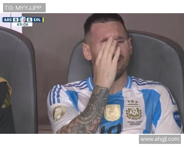 梅西C罗两大巨星对决历史回顾 足球场上的传奇之争 梅西C罗两大巨星对决历史回顾 足球场上的传奇之争