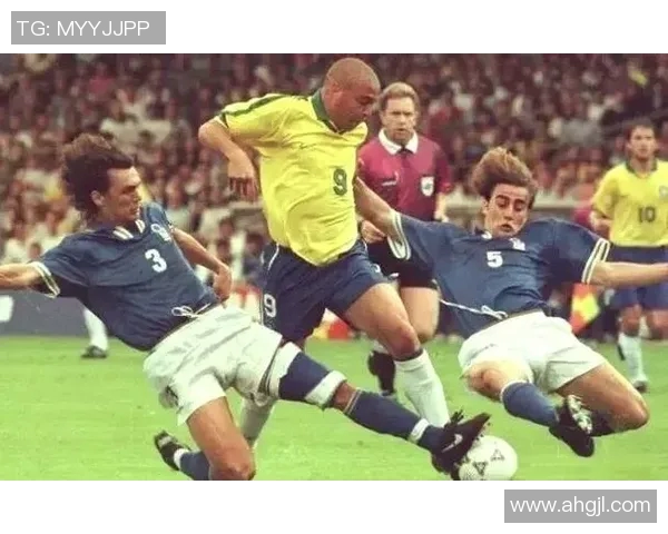 足球巨星挑战大揭秘:走进顶级球员的竞技世界,感受前所未有的速度与激情 足球巨星挑战大揭秘:走进顶级球员的竞技世界,感受前所未有的速度与激情